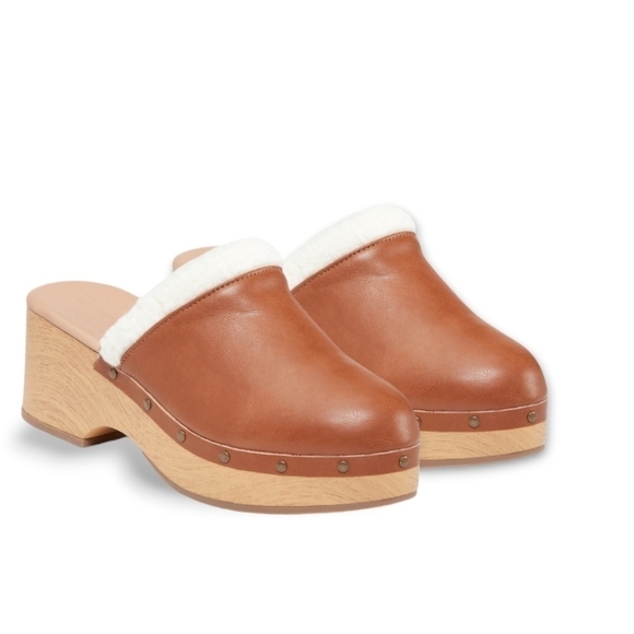 6 • Old Navy • Faux-Leather Sherpa-Lined Clogs - Picture 5 of 6